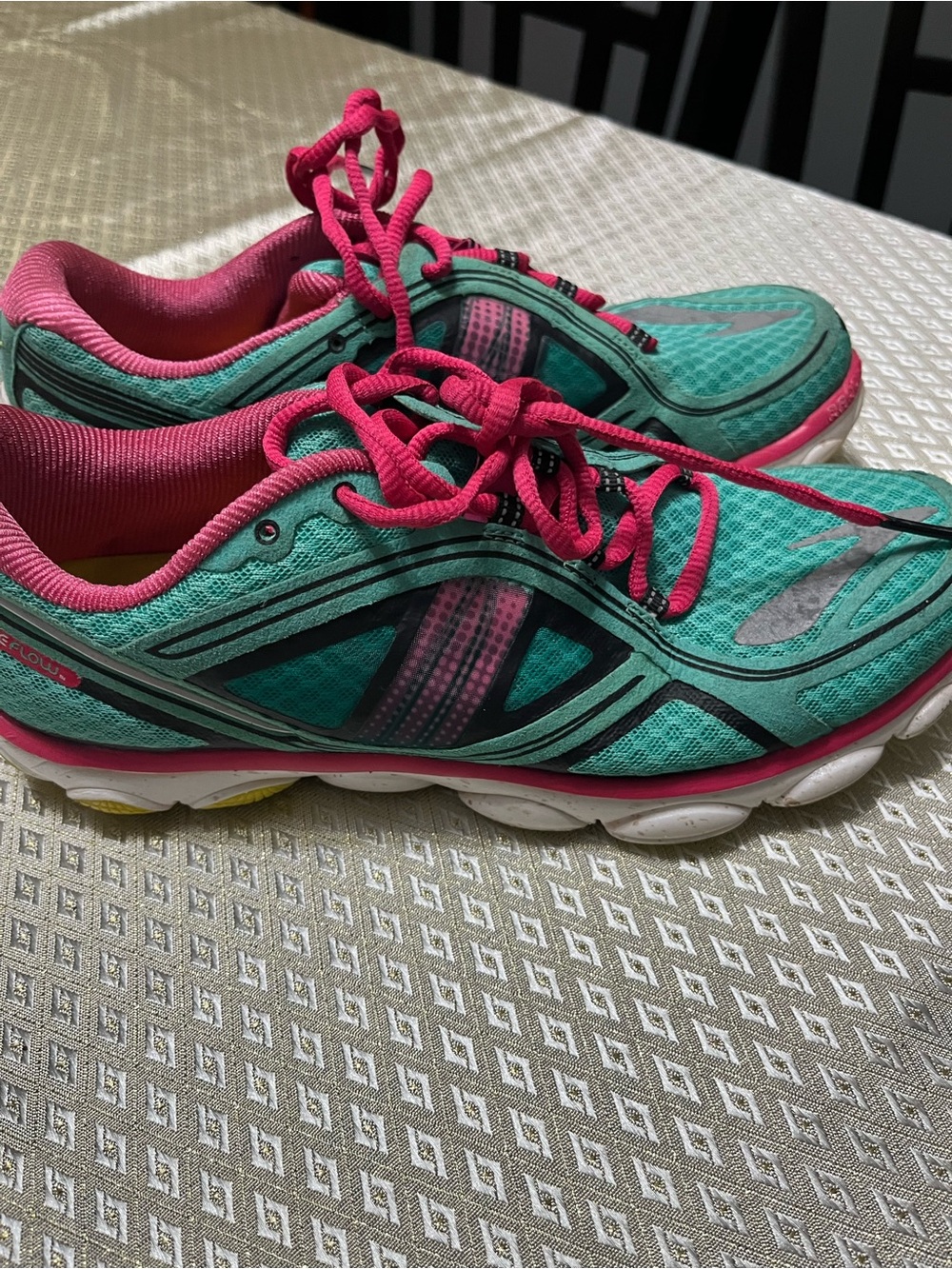 Brooks Womens Teal and Pink Running Sneakers